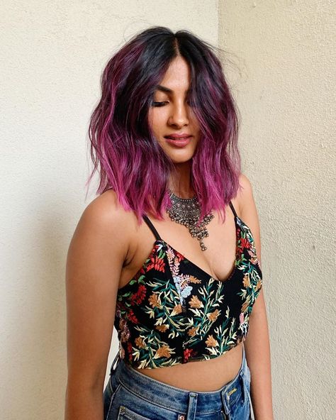 122.8k Likes, 475 Comments - Vidya Iyer (@vidyavox) on Instagram: “Okay truly last photo of my new hair I swearrrrr (😜🤩) 💇🏾‍♀️: @marisacuts 👩🏾‍🎨: @itsmadisonalexis” Vidya Vox, Seo Tutorial, Million Subscribers, Wordpress Tutorials, Live Performance, Popular Music, New Hair, Musician, Actresses