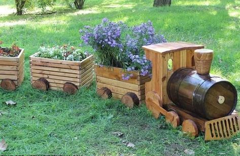 Landscape Timber Crafts, Train Planter, Garden Planters Diy, Unique Flower Pots, Garden Trains, Garden Walkway, Wooden Train, Diy Planters, Wooden Garden