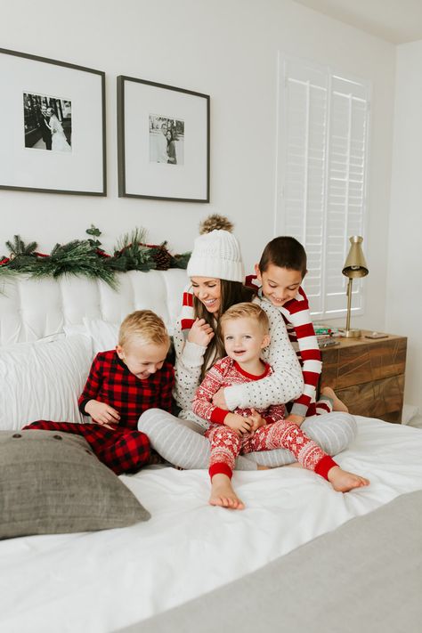 Christmas jammies for the whole family | merricksart.com Christmas Pajama Pictures, Christmas Pictures Friends, Winter Family Photoshoot, Family Christmas Pictures Outfits, Dog Christmas Pictures, Christmas Couple Pictures, Christmas Pictures Outfits, Christmas Family Photoshoot, Xmas Photos