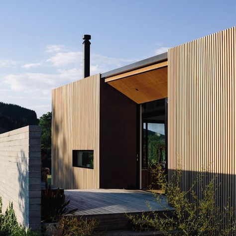 New Zealand Architecture, River Retreat, Retreat House, Wood Architecture, Residential Architect, Architecture Awards, Exterior Cladding, Architecture Exterior, Brutalism