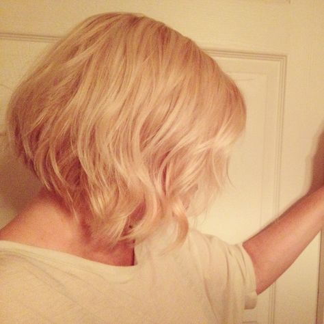 Blonde Bob Back View, Short Curled Blonde Hair, Short Blonde Hair Aesthetic Faceless, Blonde Bob Aesthetic, Benedikta Harman, Curled Blonde Hair, Hair Job, Chisato Nishikigi, Buttery Blonde