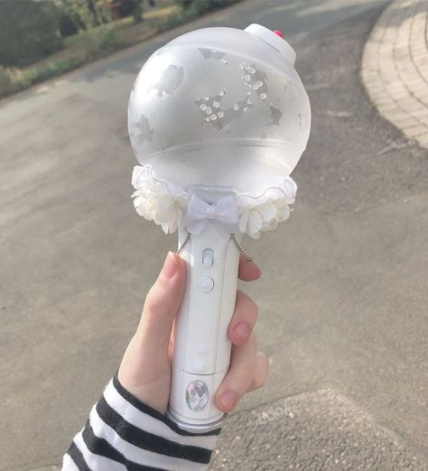 Decorating With Sticks, Kpop Lightstick, V Chibi, Army Room Decor, Bts Bomb, Army Room, Kpop Diy, Light Stick, Army Wallpaper