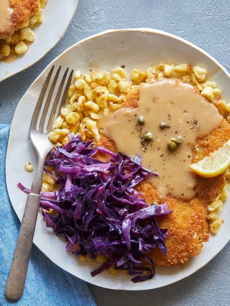 Pork Schnitzel Sides, Sweet Sour Cabbage, Sweet And Sour Cabbage, German Dishes, Food Authentic, Sour Cabbage, Spoon Fork Bacon, Meat Meals, Pork Schnitzel