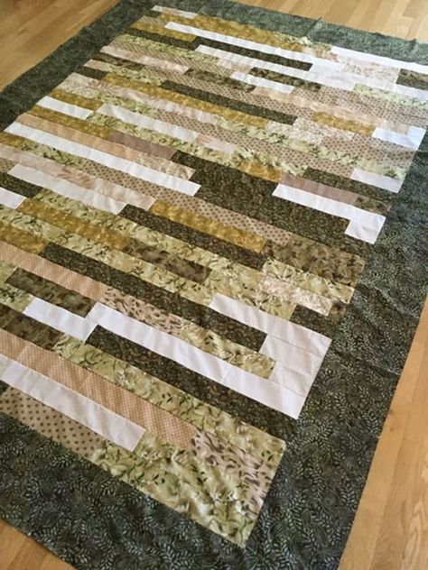 Jelly Roll Race Quilt Patterns Free Easy, Jelly Roll Race Quilt Patterns Free, Jelly Roll Race Quilt, Jelly Roll Projects, Jelly Roll Race, Lap Quilt Patterns, Rainbow Jelly, Quilting Tutorial, Beginner Quilt