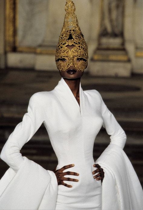 Givenchy Mcqueen, Givenchy 1997, Debra Shaw, Alexander Mcqueen Givenchy, Mcqueen Givenchy, Isabella Blow, Givenchy Couture, Philip Treacy, Hollywood Glamour