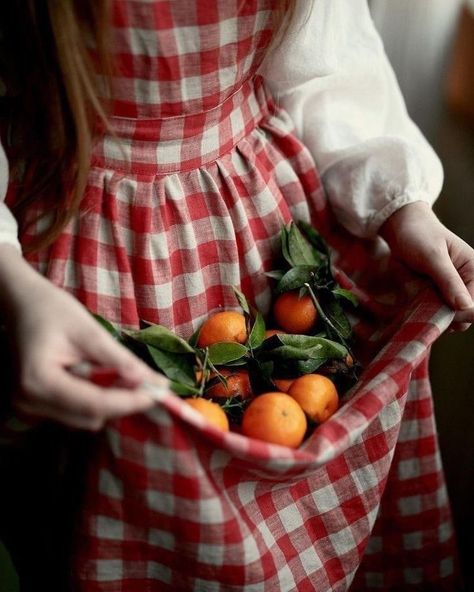 little things Vegan Bakery, Red Cottage, Farm Cottage, Still Life Photos, Cottagecore Style, Cozy Aesthetic, Cottagecore Aesthetic, Slow Living, Life Inspiration