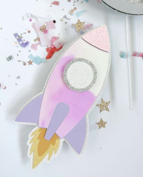 Girl Space Birthday Party, Two The Moon Birthday Party Girl, Two The Moon Cake, Moon Cake Topper, Planet Birthday, Moon Birthday, Two The Moon, Cake Girl, Piñata Ideas