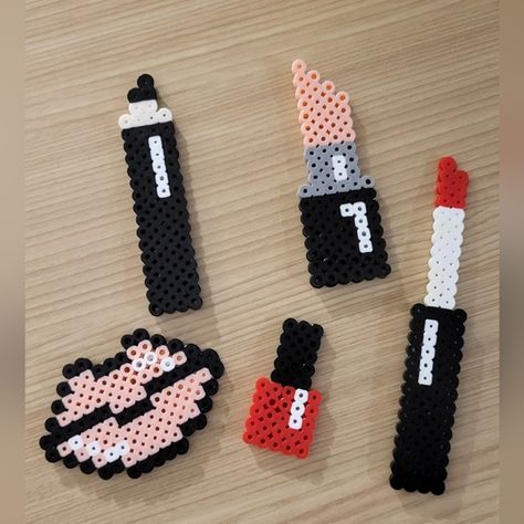 Makeup Magnet Perler Bead Hama Beads Makeup, Perler Bead Functional, Makeup Perler Beads, Perler Bead Makeup, Idea For Makeup, Lego Coding, Beads Makeup, Melty Bead Designs, Easy Perler Bead Patterns