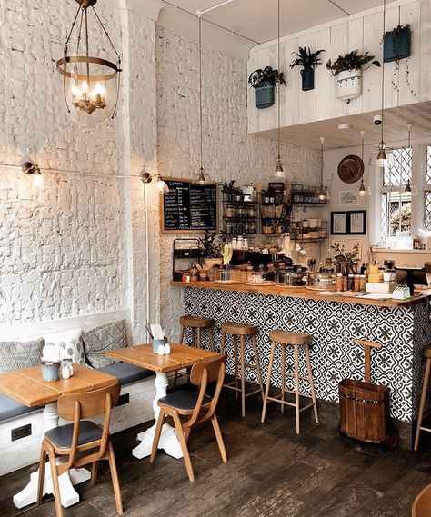 Places In London, London Cafe, Small Coffee Shop, Coffee Shop Interior Design, Cozy Coffee Shop, Cafe Shop Design, Coffee Shop Aesthetic, Coffee Shops Interior, Cozy Cafe