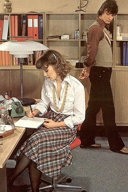 Vintage secretary (and her creepy co-worker). 1970s Working Woman, 1960s Office Fashion, 70s Style Office, 70s Office Wear, 1970s Business Woman, 60s Office Fashion, 1970s Businessman, Retro Work Outfit, 70s Office Aesthetic