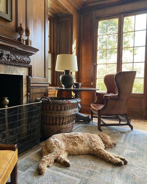 English Countryside Home, Steven Gambrel, British Country Style, English Town, Castles Interior, Ceiling Detail, Countryside House, Traditional Living Room, Historic Home