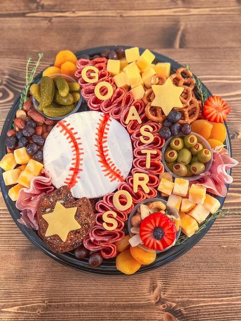 Baseball Food Party, Hors Devours, Half Birthday Baby, Softball Party, Baseball Theme Birthday, Baseball Christmas, 31st Birthday, Charcuterie Inspiration, Snack Board