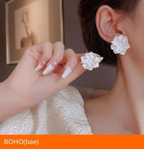 👉 Comment "Shop" order this item 👈 k-Flower earings 👇 Discover our chic and contemporary floral earrings! Ideal for any ensemble, they're a match for both festive occasions and everyday wear. Crafted from premium materials, these earrings boast a delicate and exquisite design. They're sure to lend an air of sophistication to your style. https://postdolphin.com/t/LQXPN Korean Fashion Cute, White Flower Earring, Flower Stud Earrings, Flower Stud, Stud Earrings For Women, Flower Earrings Studs, Metal Flowers, Party Jewelry