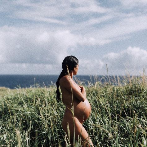 CADENCE ♡ MAUI PHOTOGRAPHER on Instagram: “MAUI MAMA CALL — looking for one hāpai mama for a nude shoot and one breastfeeding mama. a gallery of earthy, artsy, organic-feels…” Hawaii Babymoon, Maui Photographers, Babymoon Photos, Maternity Inspiration, Babymoon, Maui Hawaii, Maternity Session, Pregnancy Shoot, Make Art