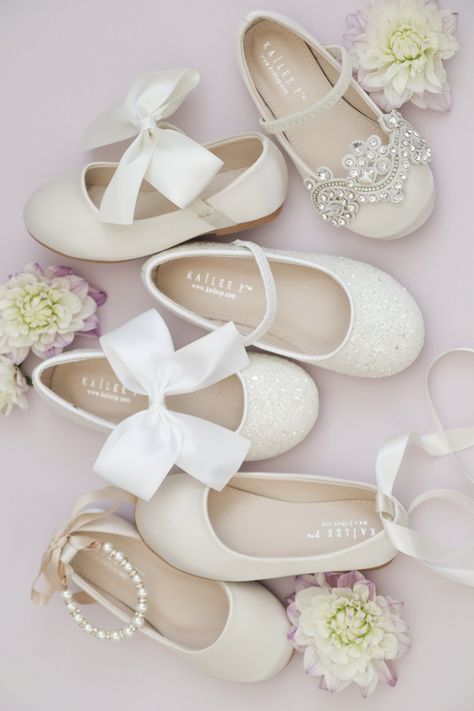 White Flower Girl Kids Shoes Flower Girls Shoes, Birthday Shoes, Shoes Princess, Girls Ballet Flats, Glitter Ballet Flats, Girls Ballet, Flower Girl Shoes, Kids Flats, Princess Shoes