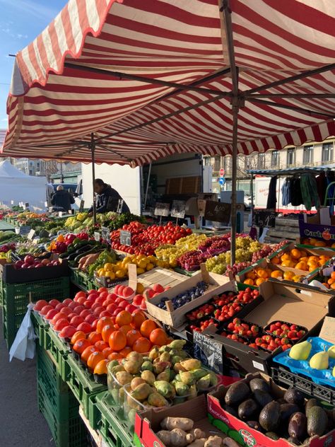 Farmers Market Aesthetic Outfit Summer, Farmers Market Photos, Fruit Stand Aesthetic, Agriculture Aesthetic, Aura Music, Farmers Market Aesthetic, Fruits Aesthetic, List Of Veggies, Grunge Photos