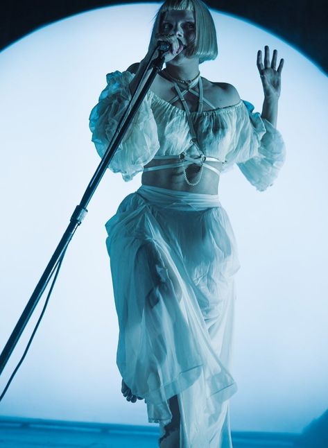 Aurora Artist, Aurora Fashion, Aurora Aksnes, Forest Elf, Concert Aesthetic, Human Poses Reference, Best Pics, Concert Fits, Earth Angel