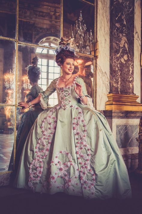 Fêtes Galantes: Doges ticket at the Château de Versailles Spectacles Versailles Dress, 1700s Fashion, Rococo Era, 18th Century Dress, Hall Of Mirrors, Patrick Demarchelier, Costume Ball, Period Dress, 18th Century Fashion