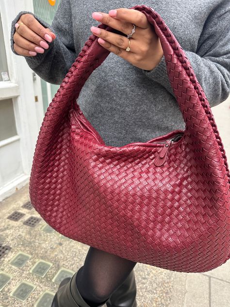 Bags Style, Bogota Bag, Colourful Bag Outfit, Bag Shoulder, It Bags 2024, Bags School, Affordable Bags, Wine Bags, Red Shoulder Bag