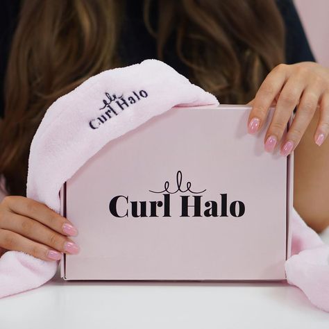 CURL HALO | Heatless Curler on Instagram: “Sitting pretty 💁🏻‍♀️ Our best selling heatless curler in pink/large ✨ . . . . . . . . . . . . . . . . . . . . . . . . . . . . . . . . . . .…” Curl Halo, Curls With No Heat, Curling Methods, Sleep In Curlers, Hair Curlers Overnight, Curlers For Short Hair, Rag Curls, Best Hair Curler, Hair Curler Wand