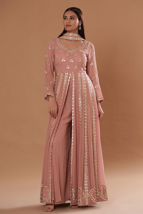 #salawarsuit #readymade #blouse #saree #sari #southindiansaree #southindiancollection #Onam #onmfestival #sale Georgette Sarees Dress Ideas, Latest Indian Dresses 2024, Heavy Dresses Indian Suits, Fusion Wear Indian, Woman Formal Dress, New Party Wear Dress, Indian Party Wear Gowns, Partywear Suits, Heavy Dresses