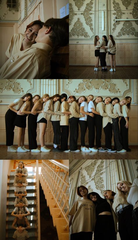 Group Of 8 Poses, Graduation Group Photo Ideas Friends, 4 People Photoshoot, Group Studio Photoshoot, Yearbook Photoshoot, Group Photo Poses, Group Picture Poses, Plant Styling, Sisters Photoshoot Poses