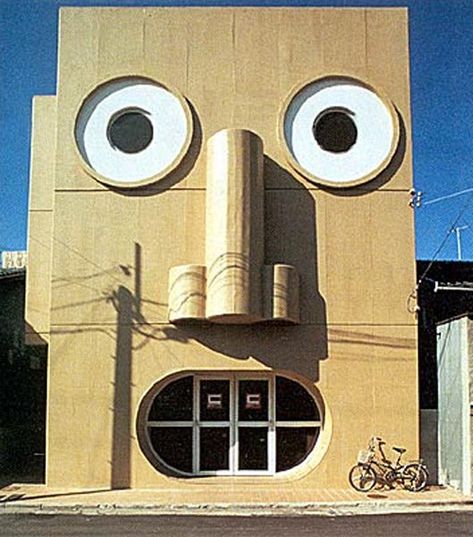 I see faces! Grappige verzameling huisgezichten! Things With Faces, Architecture Cool, Crazy Houses, Unusual Buildings, Unusual Homes, Casa Container, Interesting Buildings, Unique Buildings, Unique Houses