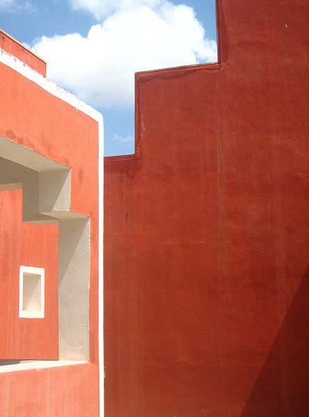 Jawahar Kala Kendra, Jaipur, Rajasthan Charles Correa, African Interior Design, Home Design Architecture, Cool Buildings, African Interior, Exterior Stairs, Earth Colors, Architecture City, Internal Courtyard