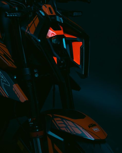 Custom Fluo details made for the new KTM 990 Duke and the PULSE graphic kit. What do you think? 👍👎 #motoproworks #ktm #officiallylicensed #pulse #fluo #graphickit #bikegraphics New Ktm, Repsol Honda, Ktm Motorcycles, Graphic Kit, Motocross, Koi, You Think, Bike, Quick Saves