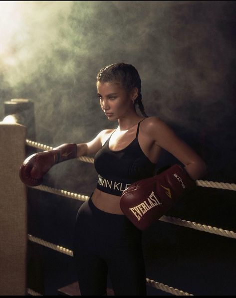 Boxing Outfit For Women, Boxers Aesthetic, Boxer Aesthetic, Woman Boxer, Gym Photoshoot, Boxing Clothes, Trajes Kylie Jenner, Boxing Posters, Female Boxers