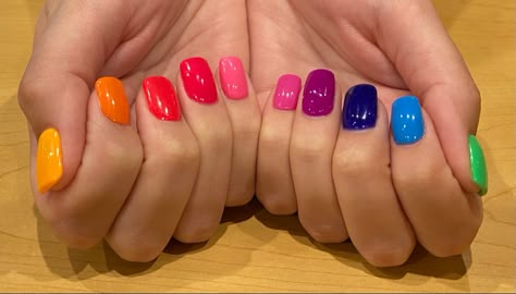 Pride Nails Designs Simple Short, Easy Rainbow Nails, Pride Month Nails Short, Pride Gel Nail Designs, Pride Nails Short Simple, Pride Pedicure, Rainbow Nails Simple, Short Acrylic Nails Rainbow, Short Pride Nail Ideas