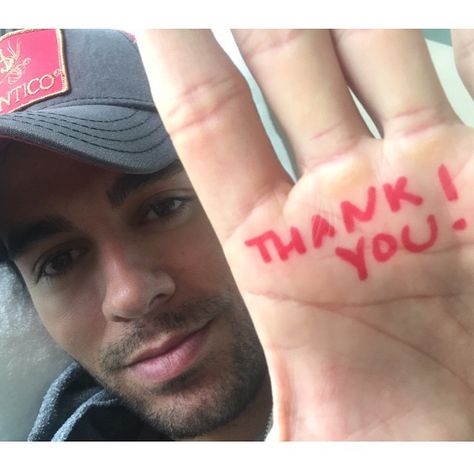 Enrique Iglesias Thanks Supportive Fans After Gruesome Hand Injury Enrique Iglesias Videos, Music Journal, Bra Image, Scammer Pictures, Enrique Iglesias, Old Singers, Beginning Writing, Famous Movies, For Your Love