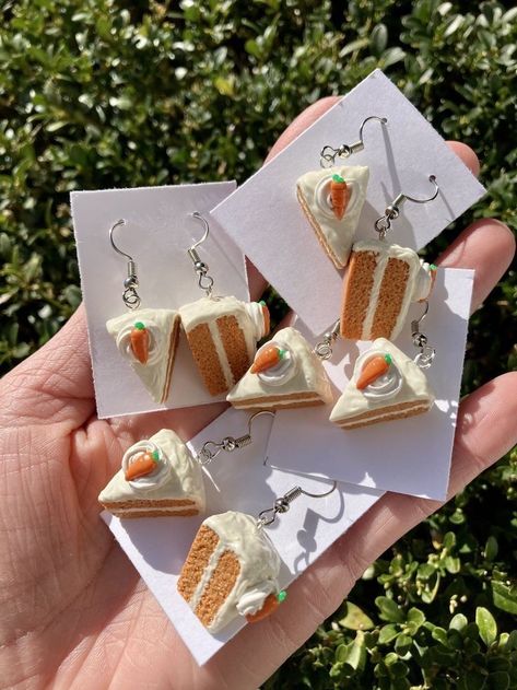 Polymer Clay Charms Easy, Cake Clay Earrings, Food Earrings Polymer Clay, Polymer Clay Cakes, Diy Polymer Clay Charms, Easy Polymer Clay Earrings, Polymer Clay Food Earrings, Cercei Din Lut Polimeric, Liquid Polymer Clay