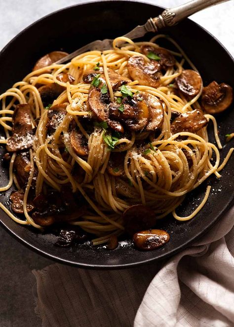 Pasta With Mushrooms, Mushroom Recipes Pasta, Recipetin Eats, Recipe Tin, Pasta Dinner Recipes, Mushroom Pasta, Tasty Pasta, Meatless Meals, Easy Pasta