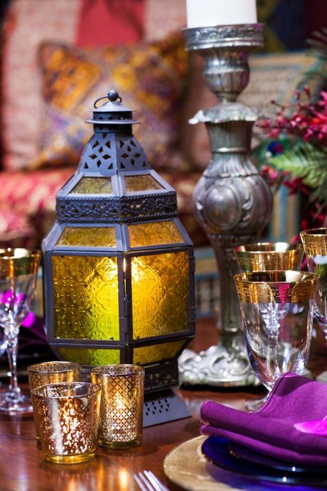 Bohemian Table Settings, Arabian Nights Wedding, Arabian Nights Theme Party, Arabian Party, Arabian Nights Theme, Islamic Marriage, Wedding Settings, Arabian Wedding, Arabian Nights Party