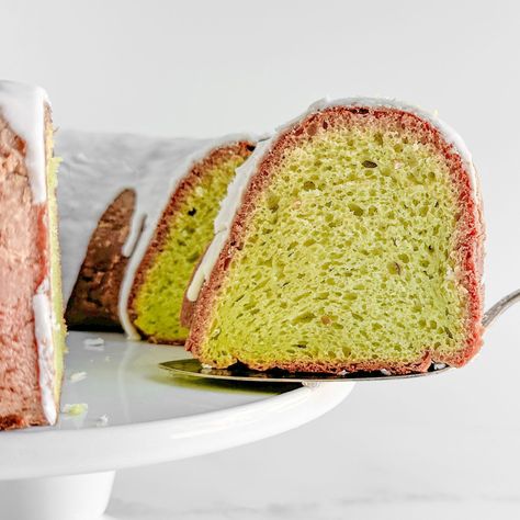 Pistachio Bundt cake is a light, vibrant and delicious treat that's as pretty as it is tasty. Garnish it with decadent toppings like chopped pistachios for an elegant dessert that doesn't take much effort. Pistachio Cake With Box Cake, Pistachio Bundt Cake, Pistachio Pudding, Pistachio Cake, Vegetarian Cake, Elegant Desserts, Bundt Cakes Recipes, Cupcake Ideas, Cake Slice