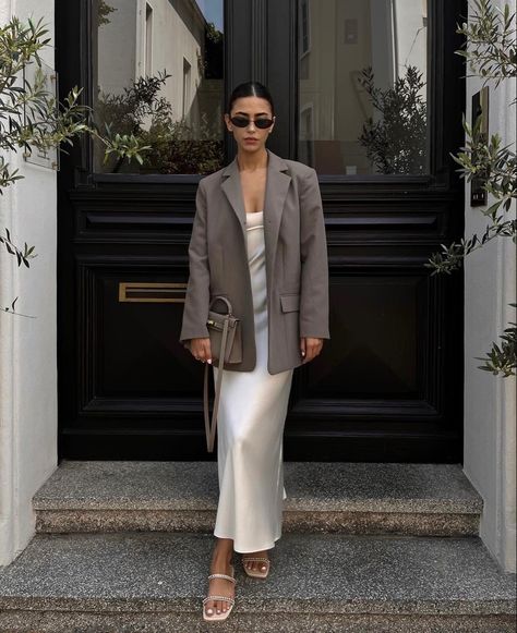 Semi Formal Outfits For Women, Grey Blazer Outfit, Corporate Attire, Blazer Outfit, Smart Casual Outfit, Office Attire, Casual Work Outfits, Looks Chic, Blazer Outfits