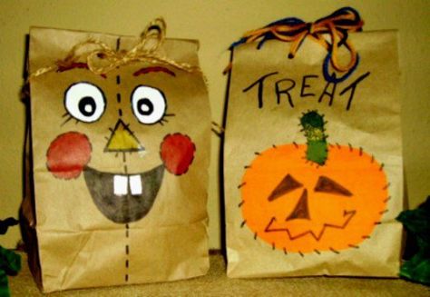 halloween treat bags, brown paper bag treat bags Decorated Lunch Bags Brown Paper, Paper Bag Halloween Treat Bags, Paper Bag Treat Bags, Halloween Crafts Diy Projects, Kids Party Treats, Halloween Paper Bags, Art Kindergarten, Kids Halloween Food, Easter Bunny Treats