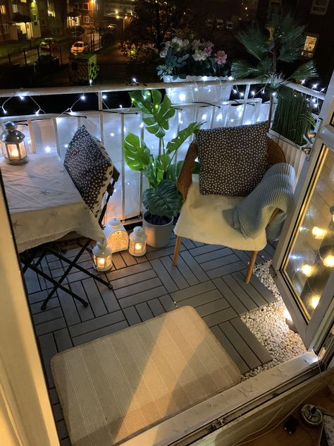 Diy Balcony Privacy, London Balcony, Balcony Privacy, Tiny Balcony, Apartment Patio Decor, London Living, Apartment Patio, Apartment Balconies, Small Balcony