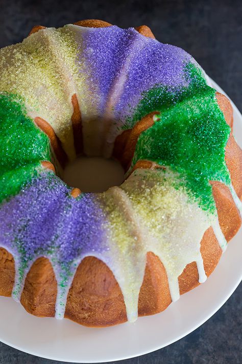 A festive King Cake for Mardi Gras - filled with a pecan, brown sugar and cinnamon swirl - baked into a Bundt pan and decorated with colored sanding sugars. Cake Bundt, King Cake Recipe, Bundt Recipes, Mardi Gras King Cake, Mardi Gras Food, Mardi Gras Party, King Cake, Cinnamon Swirl, Bundt Pan