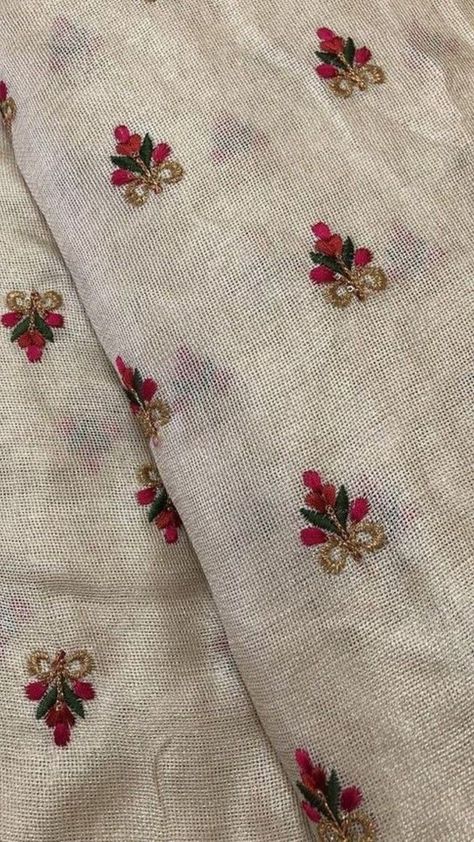 Indian Suit, Maggam Works, Cutwork Blouse Designs, Embroidery On Kurtis, Jute Fabric, Kurti Embroidery Design, Handmade Embroidery Designs, Hand Work Embroidery, Embroidery Neck Designs