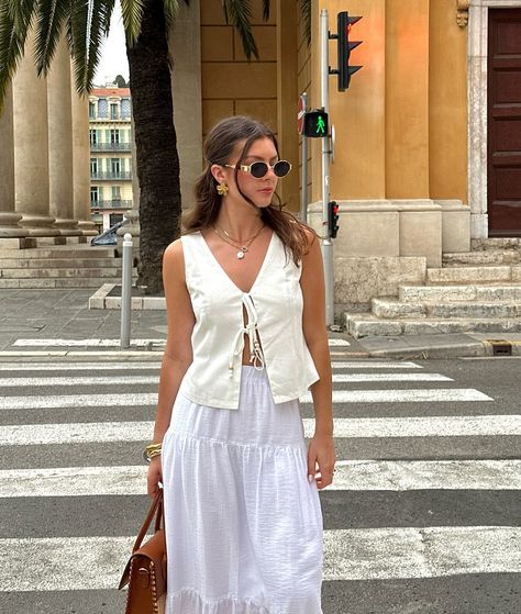 10 summer outfits ☀️🌺🌊✨ which look is your fav? • • • #eurosummer #eurosummeroutfits #mallorcarecs #summeroutfitinspo #discoverunder20k #pinterestgirl #mallorcaoutfit #southoffranceoutfits Euro summer, euro summer outfit inspo, Mallorca summer, mallorca outfits, south of France itinerary, Paris fashion, pinterest aesthetic, mallorca itinerary, summer outfit ideas, pinterest outfits, vacation outfit inspo, vacation aesthetic, euro summer photo inspo Euro Street Style Summer, Euro Summer Beach Outfit, Summer Fit Casual, Paris Late Summer Outfits, Cool Boho Outfits, Cute Outfits For Italy In Summer, South France Fashion, Euro Travel Outfits, Euro Summer Photo Ideas