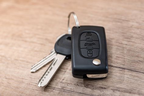 Why You Shouldn’t Attach Any Other Keys to Your Ignition Key New Car Keys, Lost Car Keys, New Car Key, Big Garage, Auto Locksmith, Music Website, Car Buying Tips, Lost Keys, Car Tips