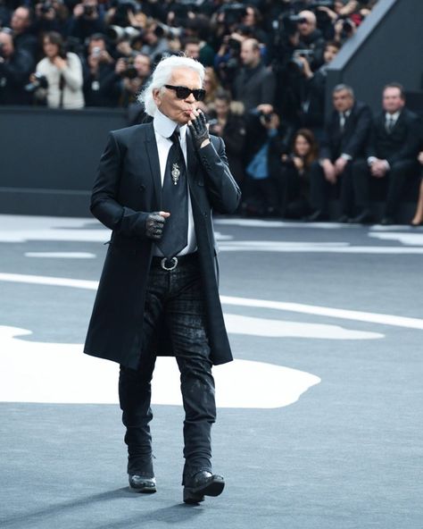 Pin for Later: 22 of the Most Outrageous Things Karl Lagerfeld Has Ever Said Karl on To-Do Lists "If someone gives me a to-do list, I say 'thank you, this is nice.' One needs things to throw in the wastebasket." — on his site Lagerfeld Quotes, Karl Lagerfeld Quotes, Karl Lagerfeld Style, Karl Lagerfeld Choupette, Dapper Mens Fashion, German Fashion, Chanel Couture, Dapper Style, Dapper Men