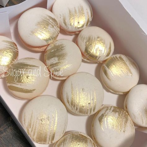 White Gold Macarons, White And Gold Macarons, Engagement Party Macarons, Green And Gold Macarons, Bridal Macarons, New Years Macarons, White And Gold Cookies, Golden Macarons, Wedding Macaroons