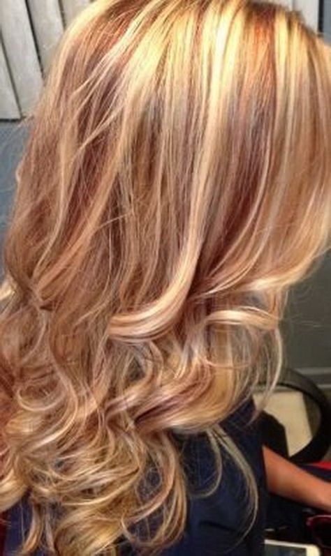 Long Wavy Blonde Hair with Red Highlights. Blonde With Red Highlights, Red Hair With Blonde Highlights, Red Blonde Hair, Strawberry Blonde Hair Color, Blonde Wavy Hair, Red To Blonde, Red Highlights, Strawberry Blonde Hair, Hair Color Highlights