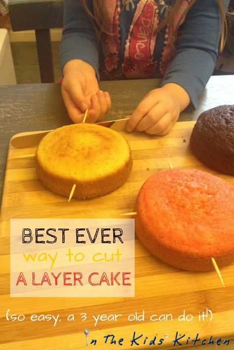 BEST EVER WAY TO CUT A LAYER CAKE (so easy a three year old can do it!) Four Layer Cake, Cakes To Make, Decorating Frosting, Flat Cakes, Cake Hacks, Frosting Tips, Celebration Cake, Easy Cake Decorating, Childrens Birthday Cakes