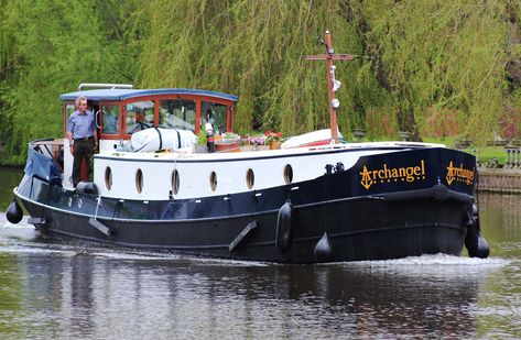 Narrow Boats For Sale, Barges For Sale, Houseboat Ideas, House Boats For Sale, Barge Boat, Canal Barge, Fantasy Cottage, Dutch Barge, Narrow Boats