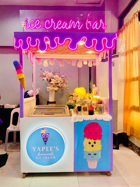 Ice Cream cart suitable in any occasion. Ice Cream Freezer Design, Ice Cream Cart Ideas, Ice Cream Stand Ideas, Ice Cream Cart Design, Ice Cream Shop Ideas, Ice Cream Booth, Ice Cream Stall, Ice Cream Kiosk, Donat Glaze