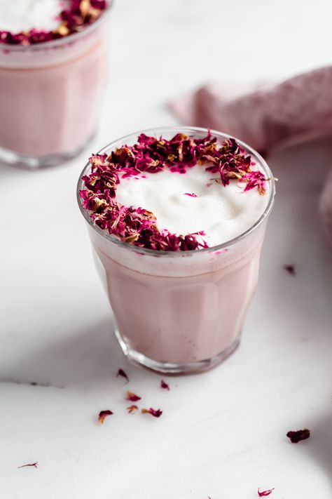 Moon Milk Recipe, Vegan Latte, Rose Drink, Rose Latte, Vegan Drinks Recipes, Rose Flavored, Vegan Drinks, Hibiscus Tea, Latte Recipe